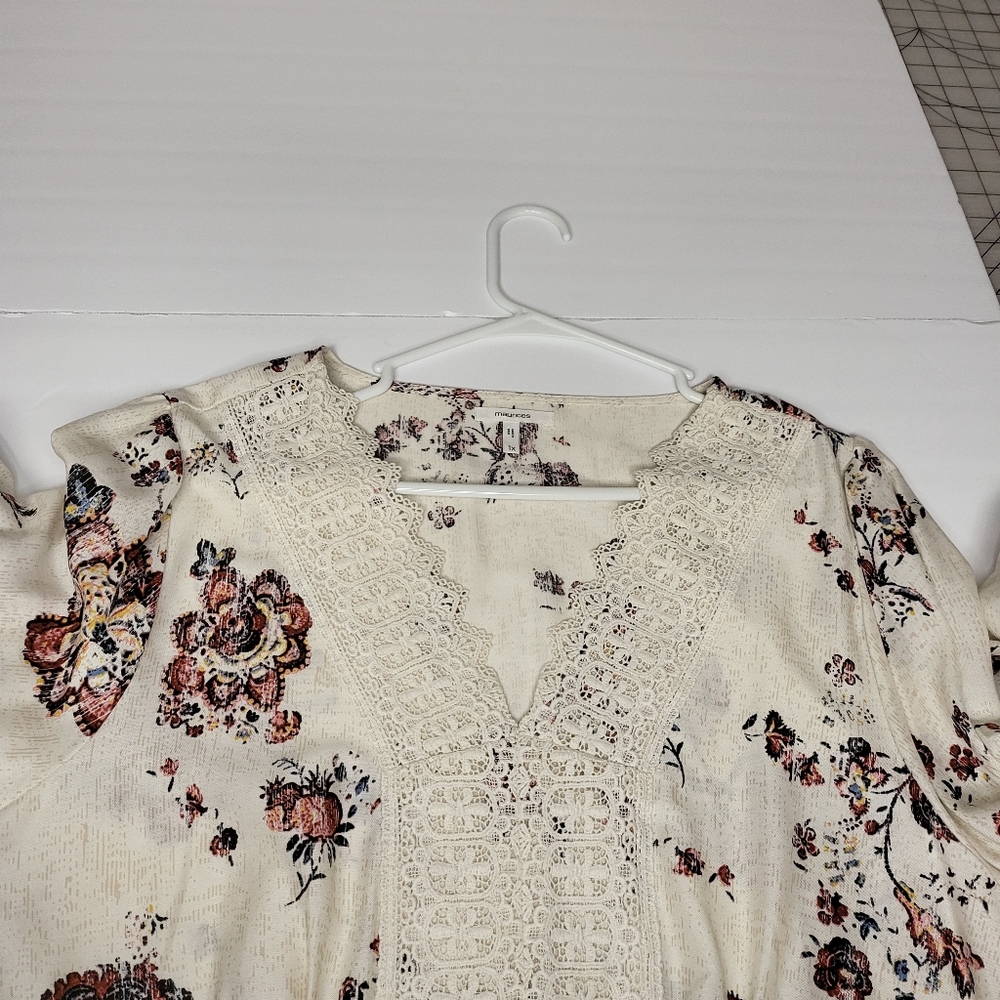 Maurices Women's Floral Blouse - Picture 4 of 5